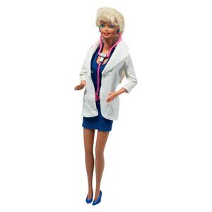 Doctor Barbie Mattel 1995 in Original Clothing with Working Stethescope Beats